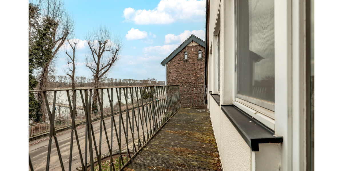Balkon Straßenseite